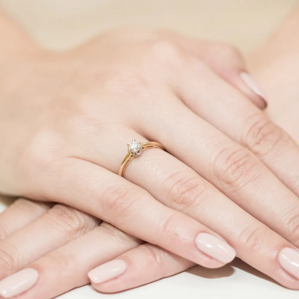 Gold Ring with 0.15ct Diamond