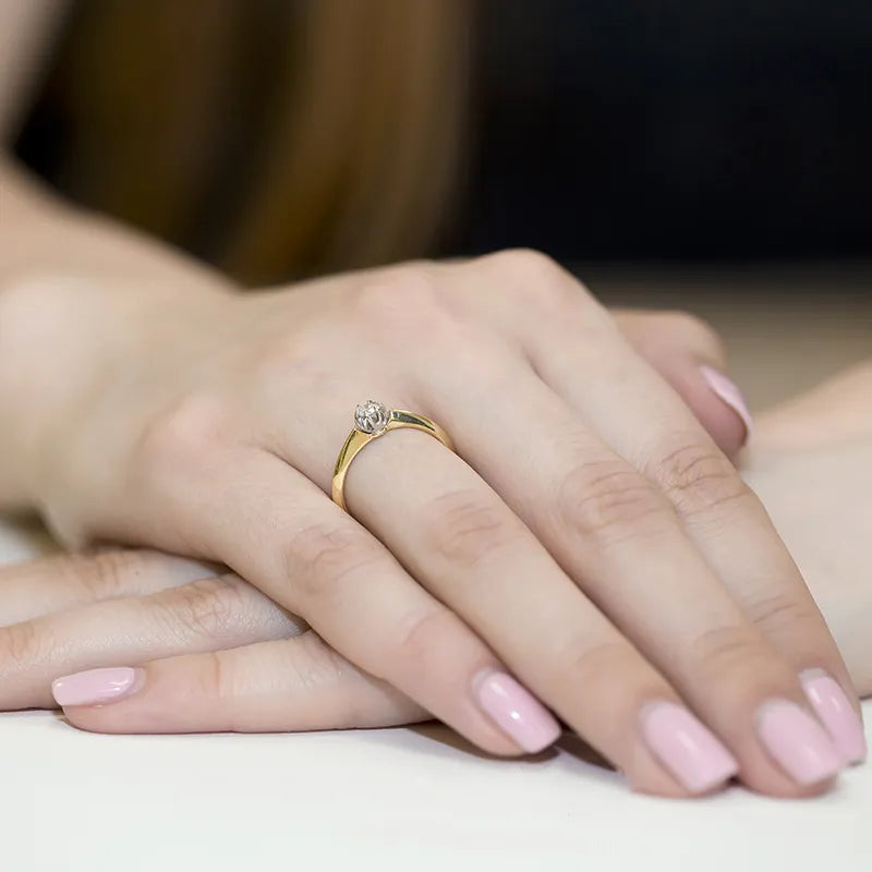 Zlatý prsten s diamantem 0,10 ct