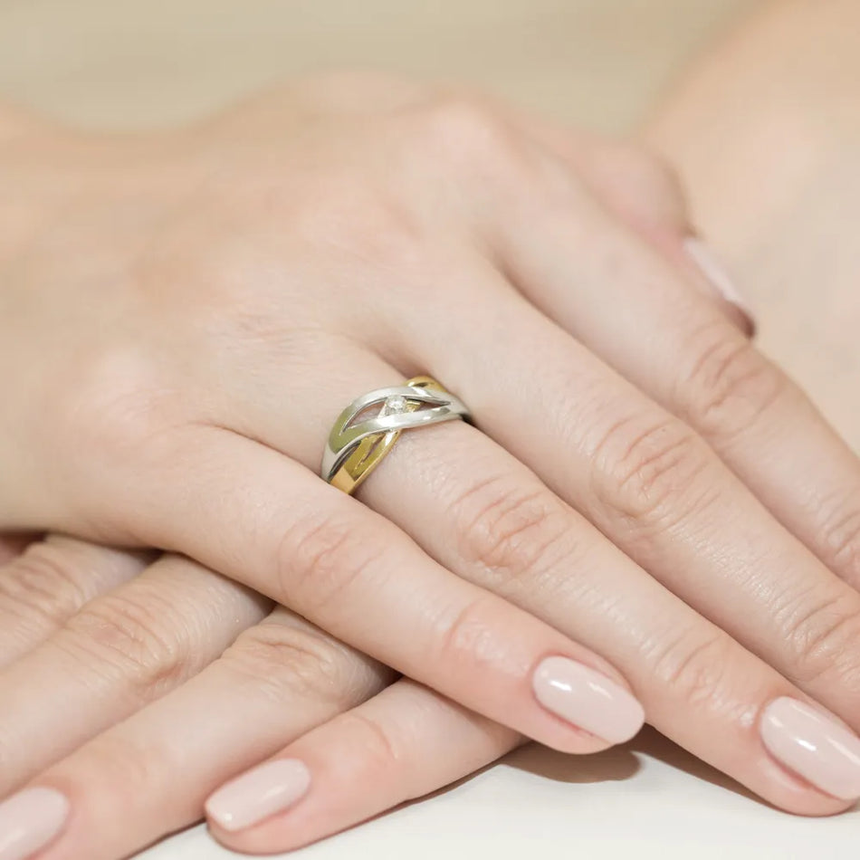 Zlatý prsten s diamantem 0,05 ct