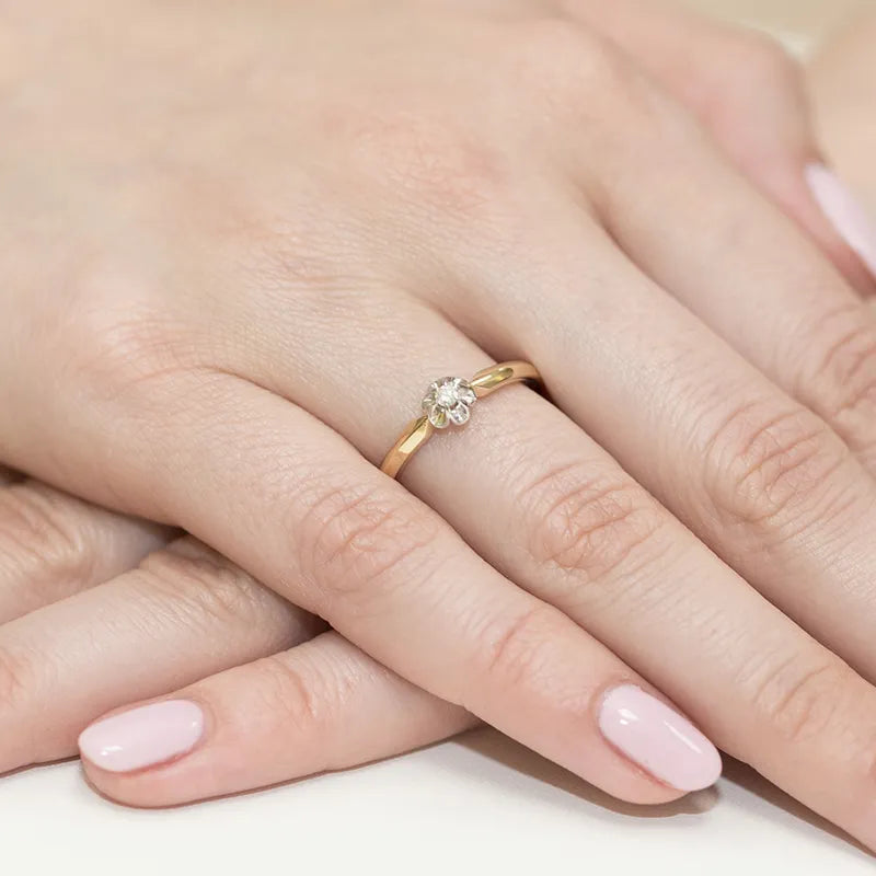 Gold Ring with 0.04ct Diamond