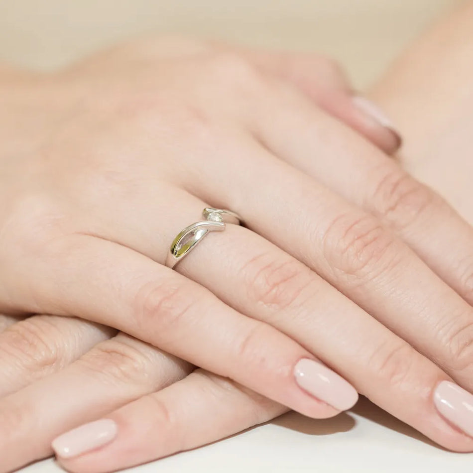 Zlatý prsten s diamantem 0,08 ct