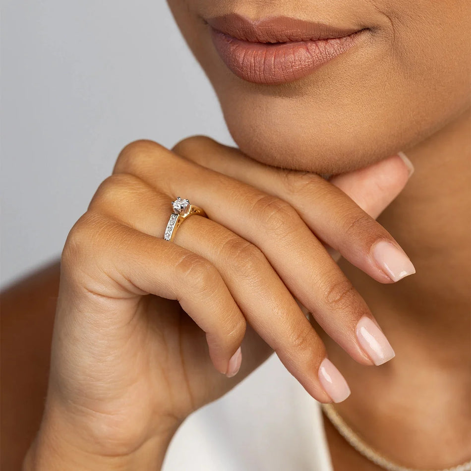 Gold Ring with 0.30ct and 0.116ct Diamonds