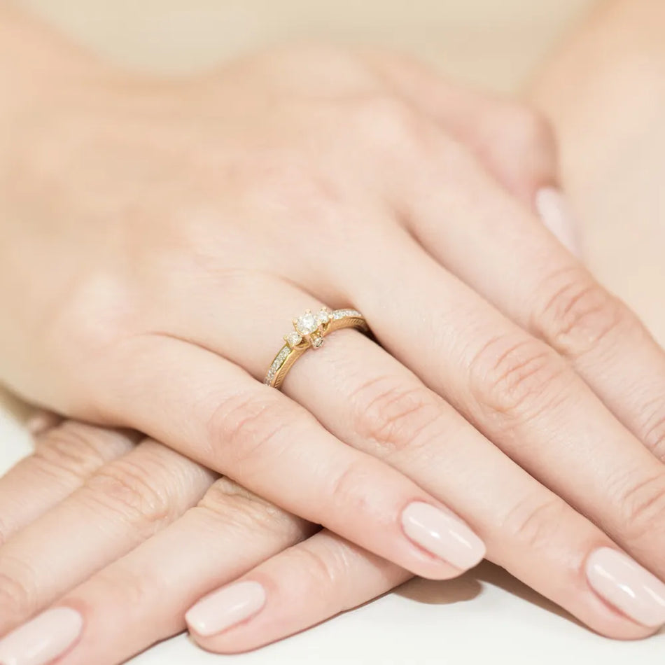 Zlatý prsten s diamanty 0,20 ct a 0,215 ct