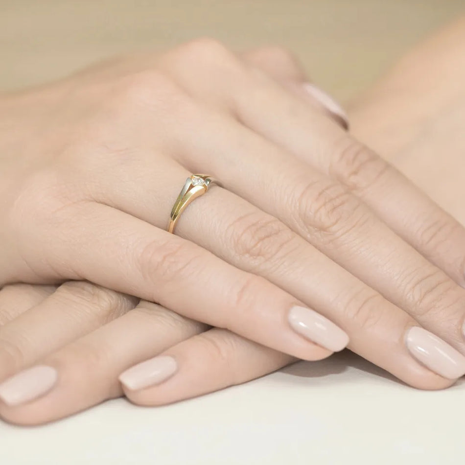 Zlatý prsten s diamantem 0,08 ct