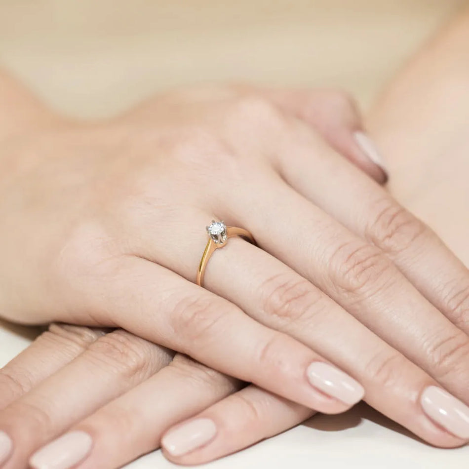 Gold Ring with 0.20ct Diamond