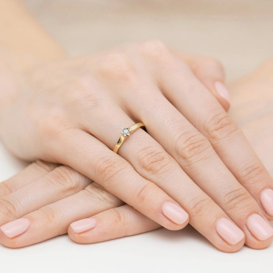 Zlatý prsten s diamantem 0,12 ct