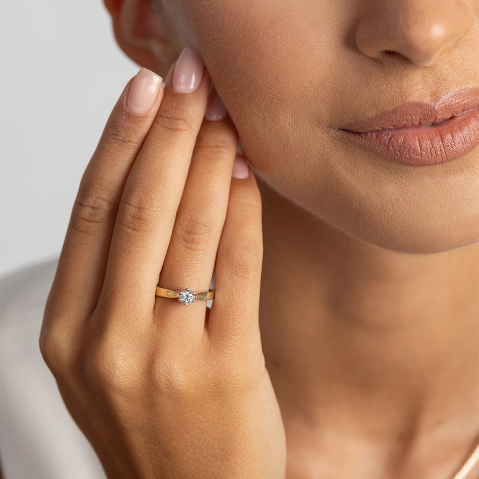 Gold Ring with 0.30ct Diamond