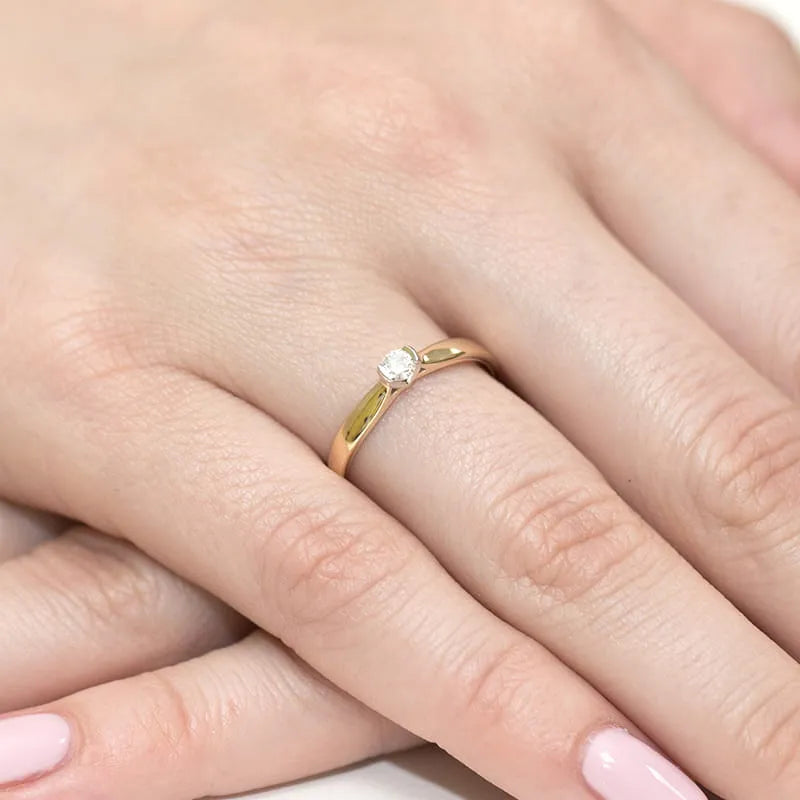 Gold Ring with 0.10ct Diamond