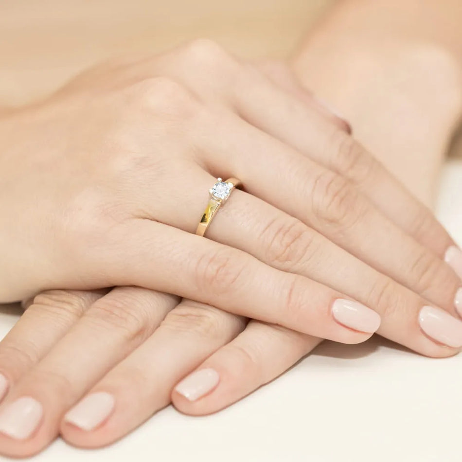 Gold Ring with 0.25ct Diamond