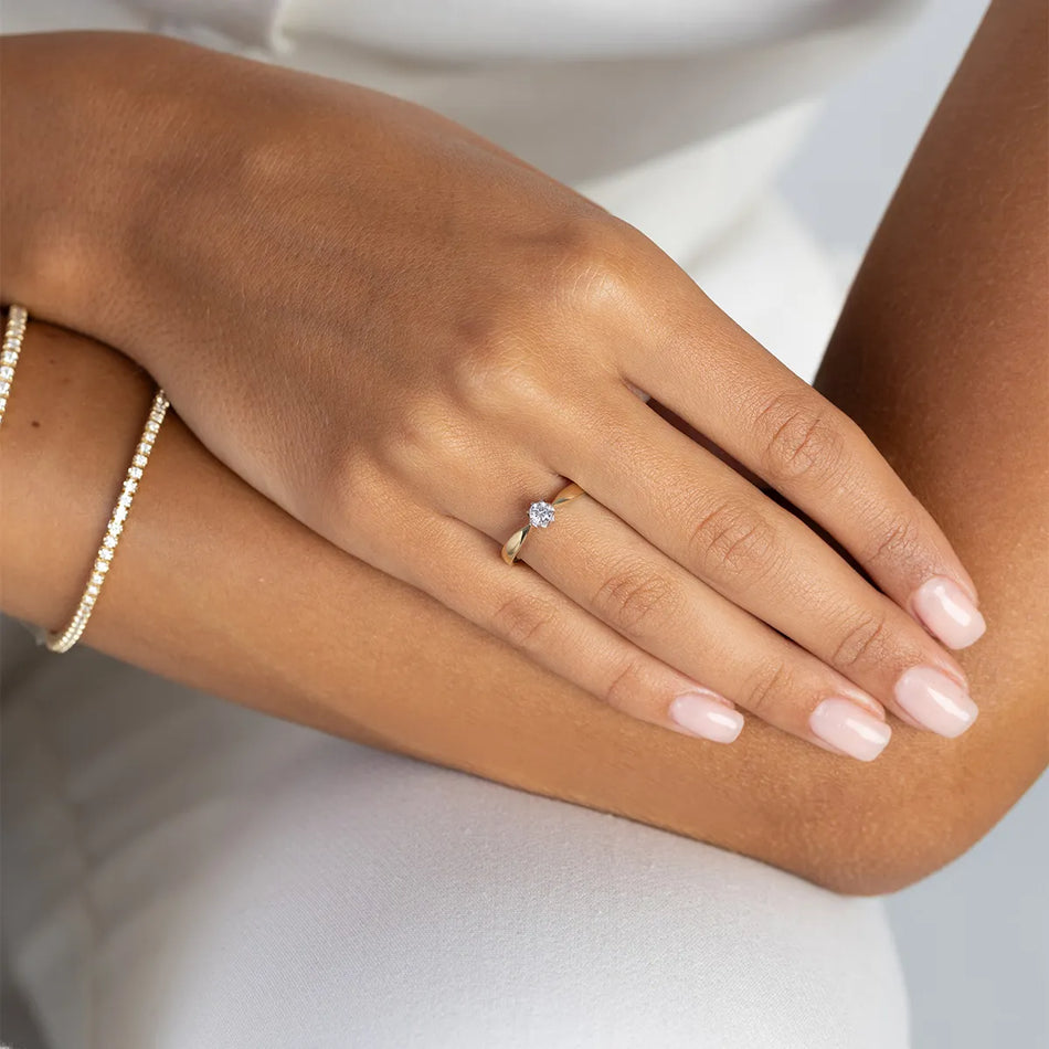 Zlatý prsten s 0,30ct laboratorním diamantem