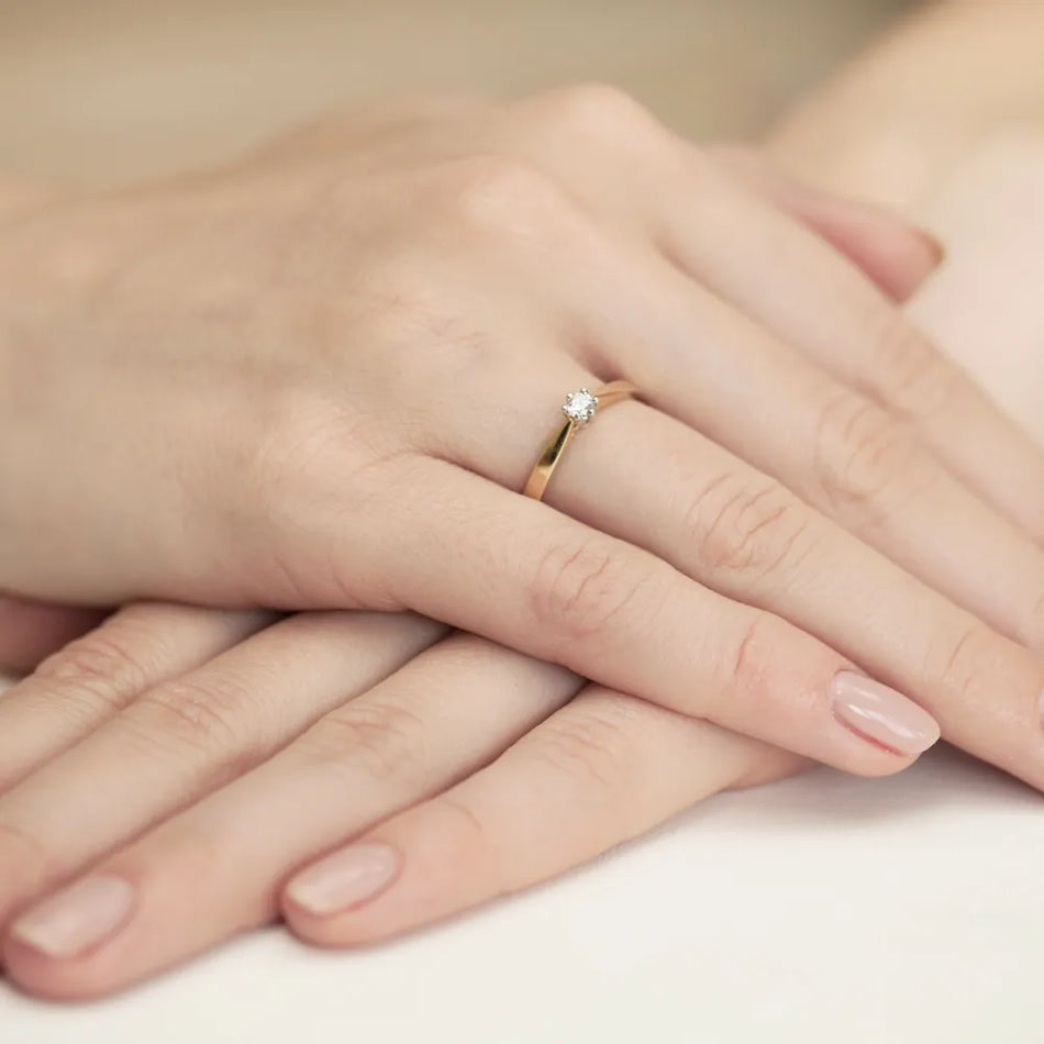 Gold Ring with 0.10ct Diamond