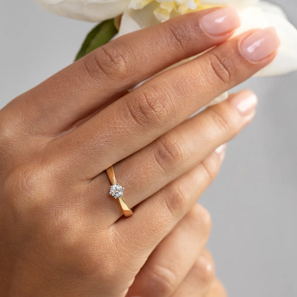 Gold Ring with 0.30ct Lab-diamond