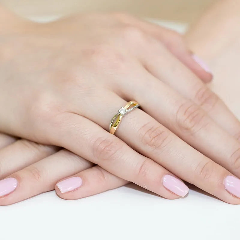 Gold Ring with 0.10ct Lab-diamond