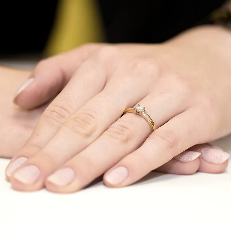 Zlatý prsten s diamanty 0,15 ct a 0,04 ct