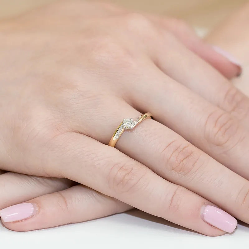 Zlatý prsten s diamanty 0,15 ct a 0,04 ct