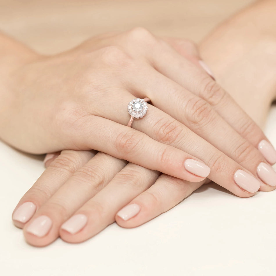 Zlatý prsten s 0.50ct laboratorním diamantem a 0.174ct laboratorními diamanty