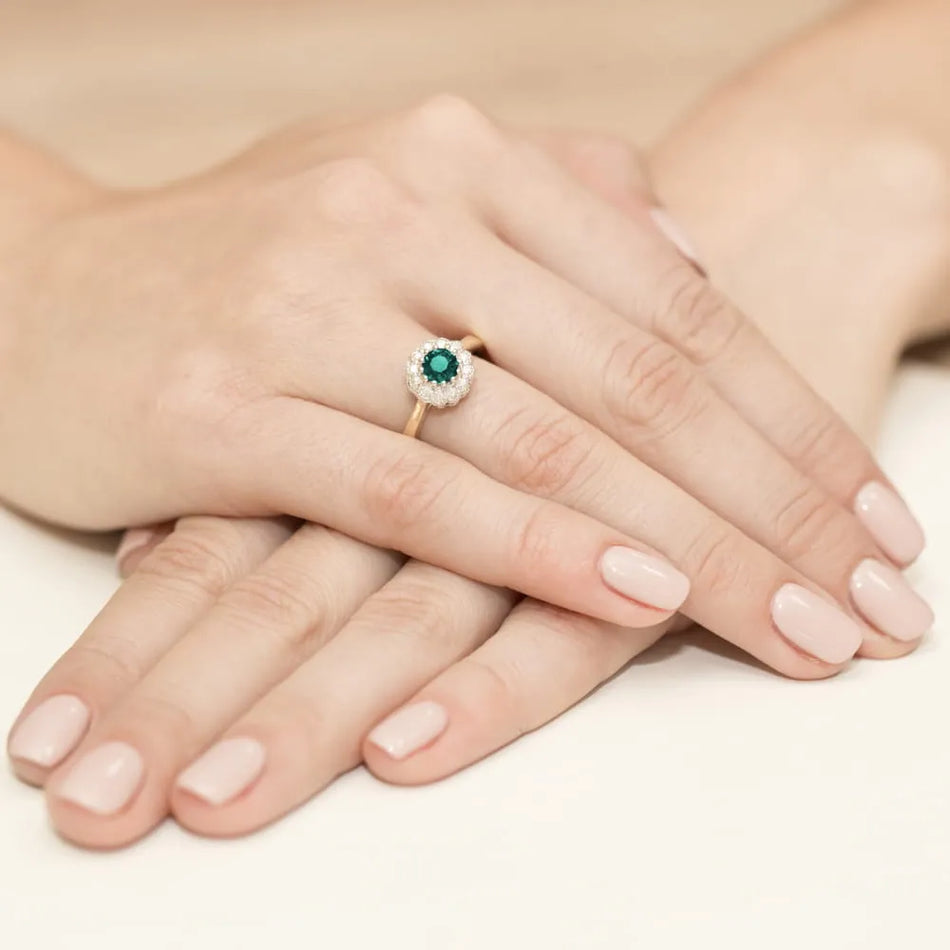 Gold Ring with 0.50ct Emerald and 0.174ct Diamonds