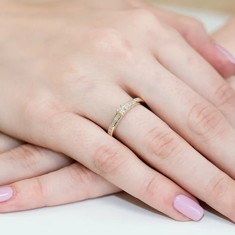 Zlatý prsten s diamanty 0,08 ct a 0,05 ct