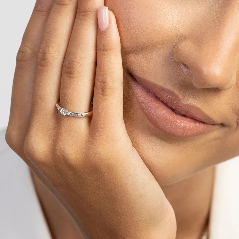 Gold Ring with 0.08ct Lab-and 0.05ct Lab-diamonds