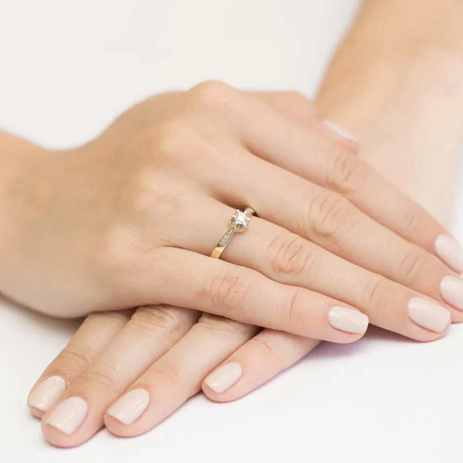 Gold Ring with 0.20ct and 0.052ct Diamonds