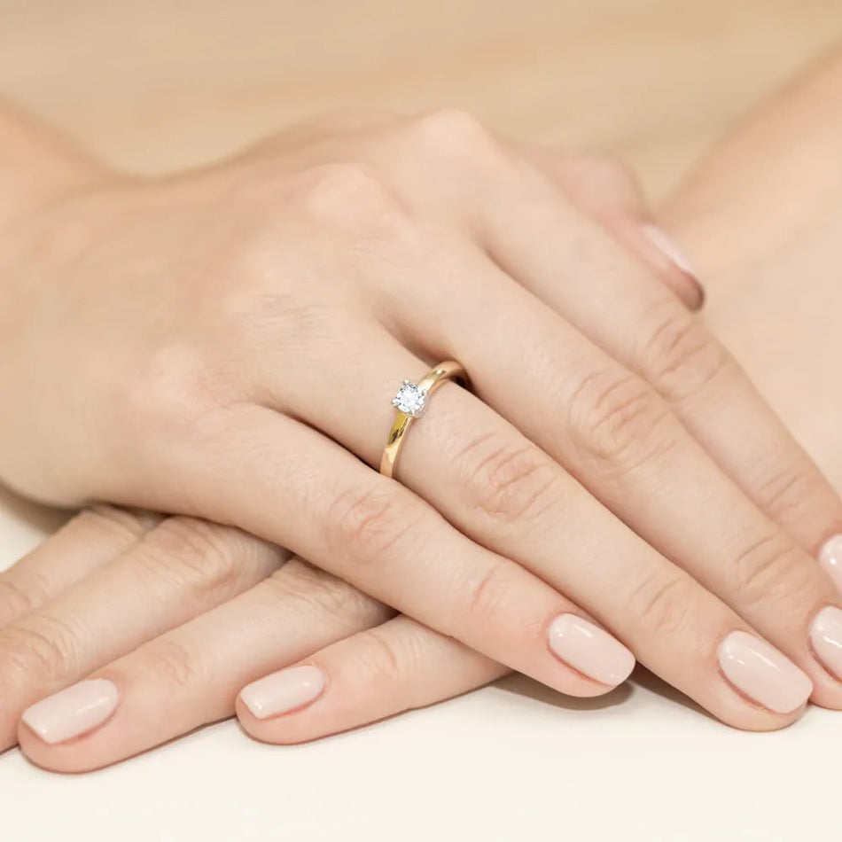 Gold Ring with 0.25ct Diamond