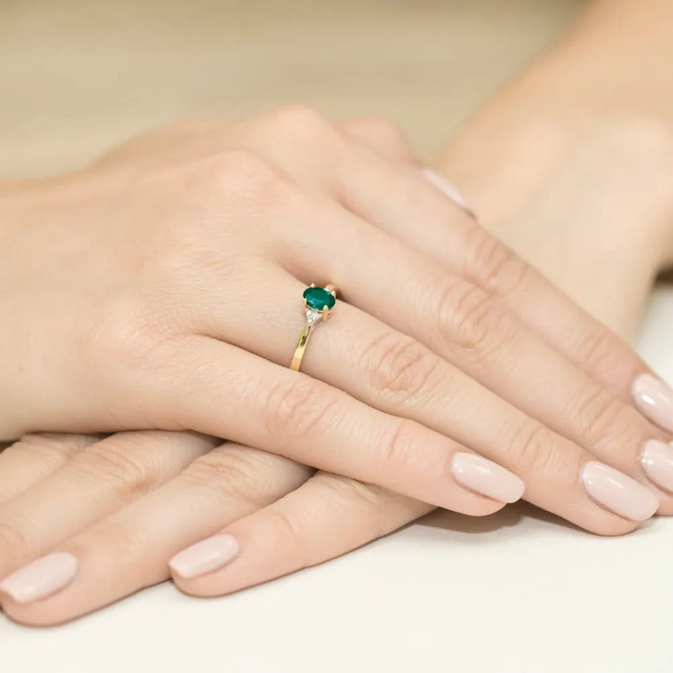 Gold Ring with 0.40ct Emerald and 0.052ct Diamonds