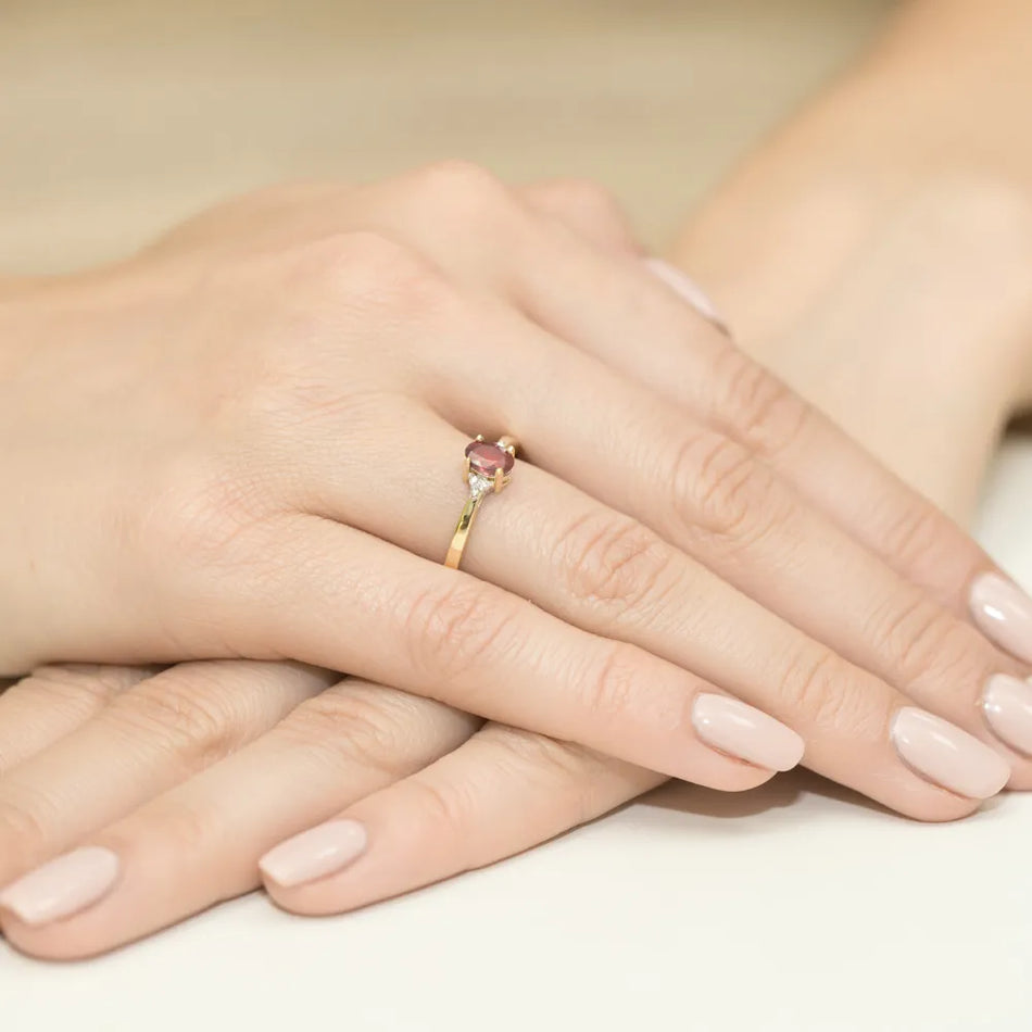 Gold Ring with 0.60ct Ruby and 0.052ct Diamonds