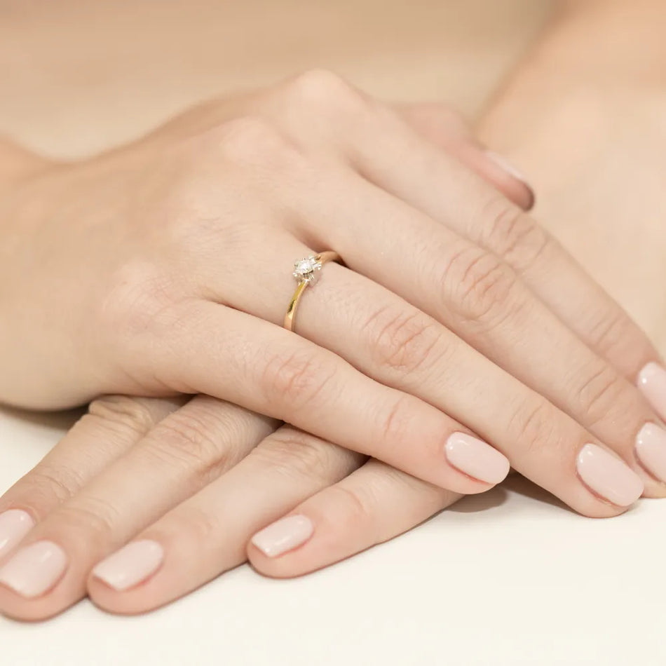 Zlatý prsten s diamantem 0,10 ct