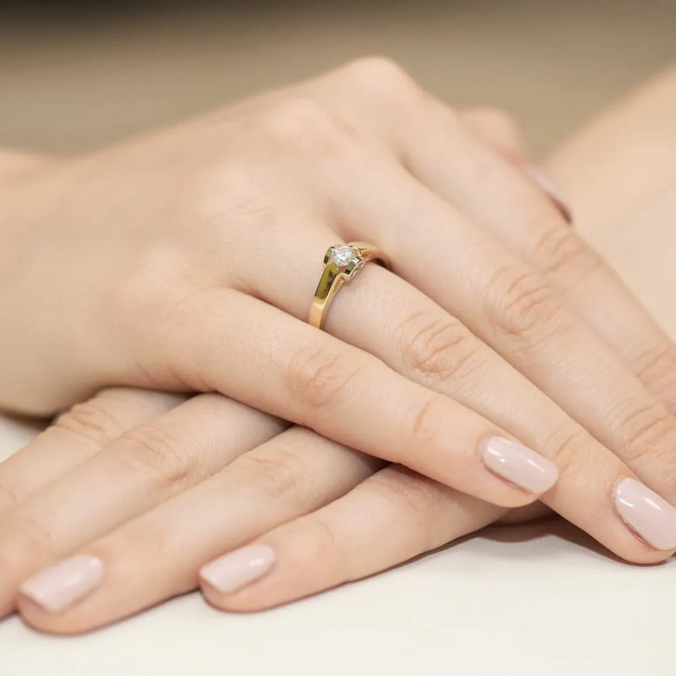 Gold Ring with 0.30ct Diamond