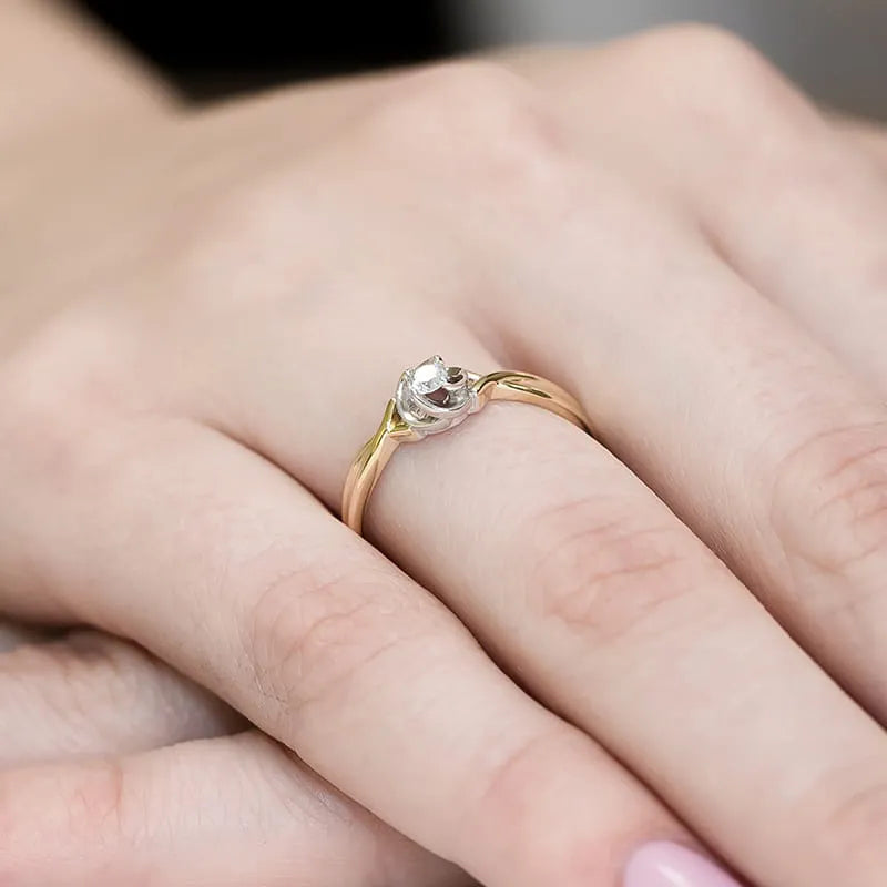 Gold Ring with 0.10ct Lab-diamond