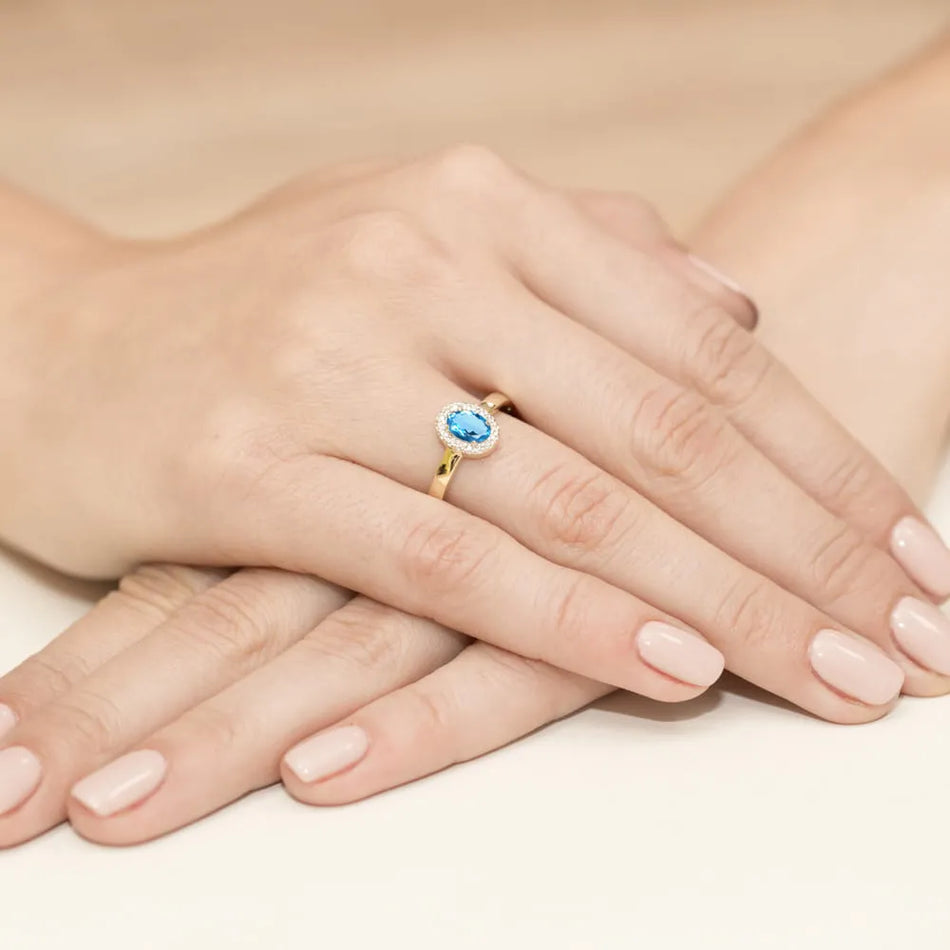 Gold Ring with 0.50ct Topaz and 0.08ct Diamonds