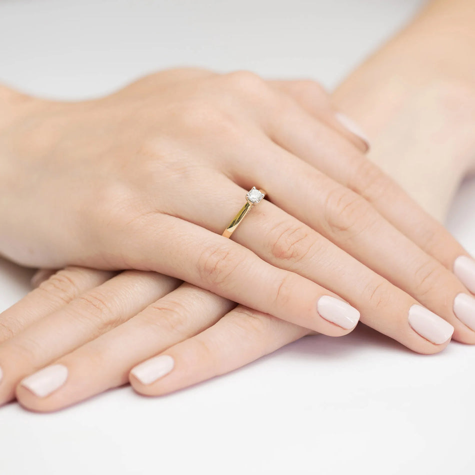 Gold Ring with 0.25ct and 0.05ct Lab-diamonds