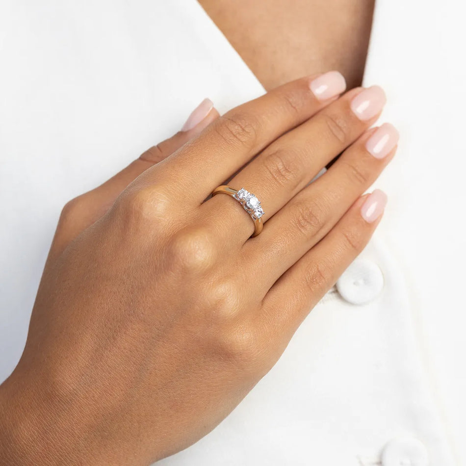 Gold Ring with 0.25ct and 0.24ct Lab-diamonds