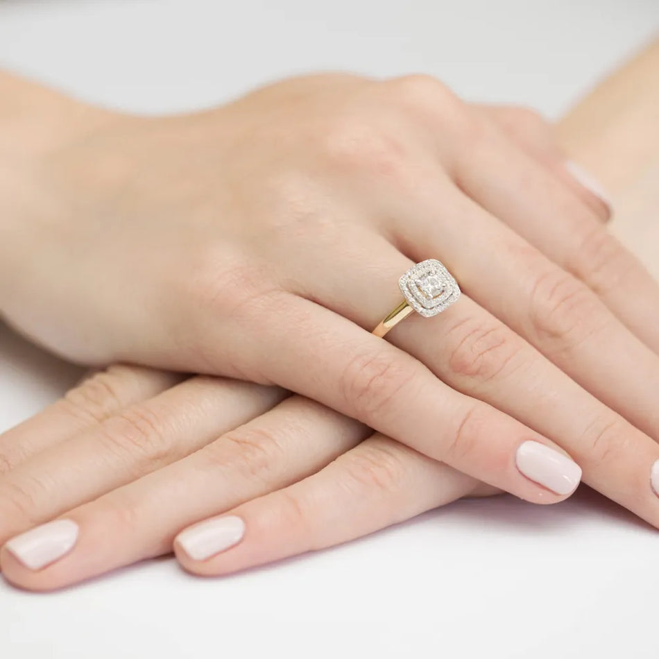 Zlatý prsten s diamanty 0,30 ct a 0,20 ct