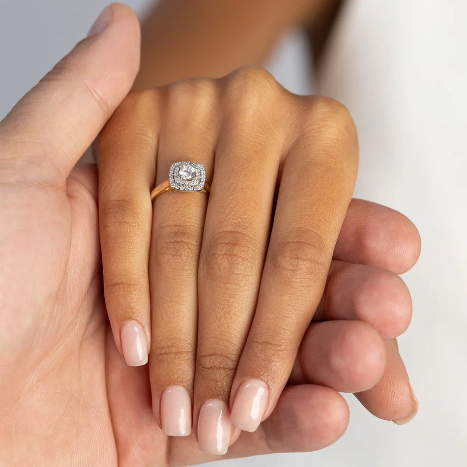 Zlatý prsten s 0,30ct a 0,20ct laboratorními diamanty