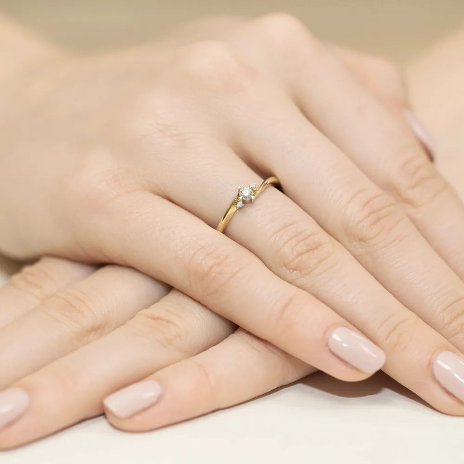 Zlatý prsten s diamanty 0,10 ct a 0,017 ct