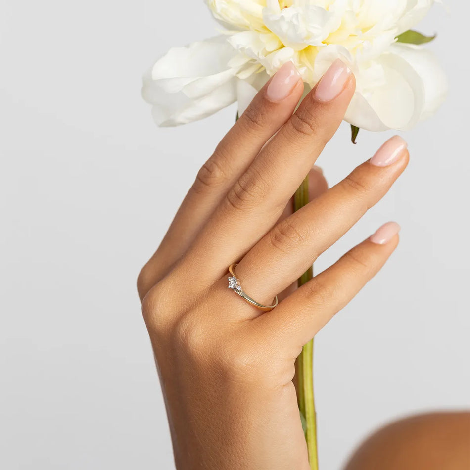 Gold Ring with 0.10ct and 0.017ct Lab-diamonds