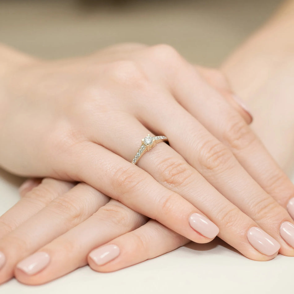 Zlatý prsten s diamanty 0,30 ct a 0,145 ct