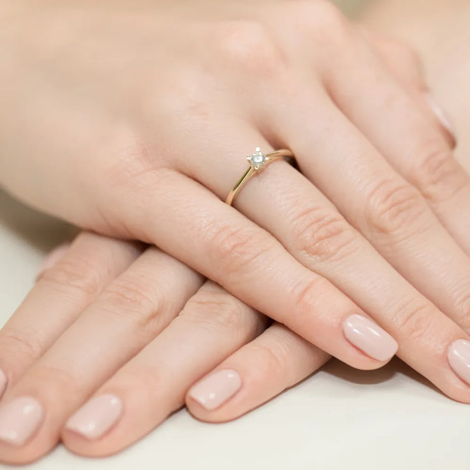 Zlatý prsten s diamantem 0,15 ct