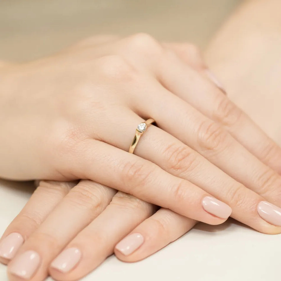 Zlatý prsten s diamantem 0,15 ct