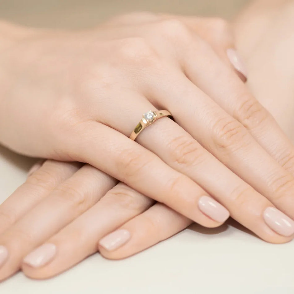 Zlatý prsten s diamantem 0,18 ct