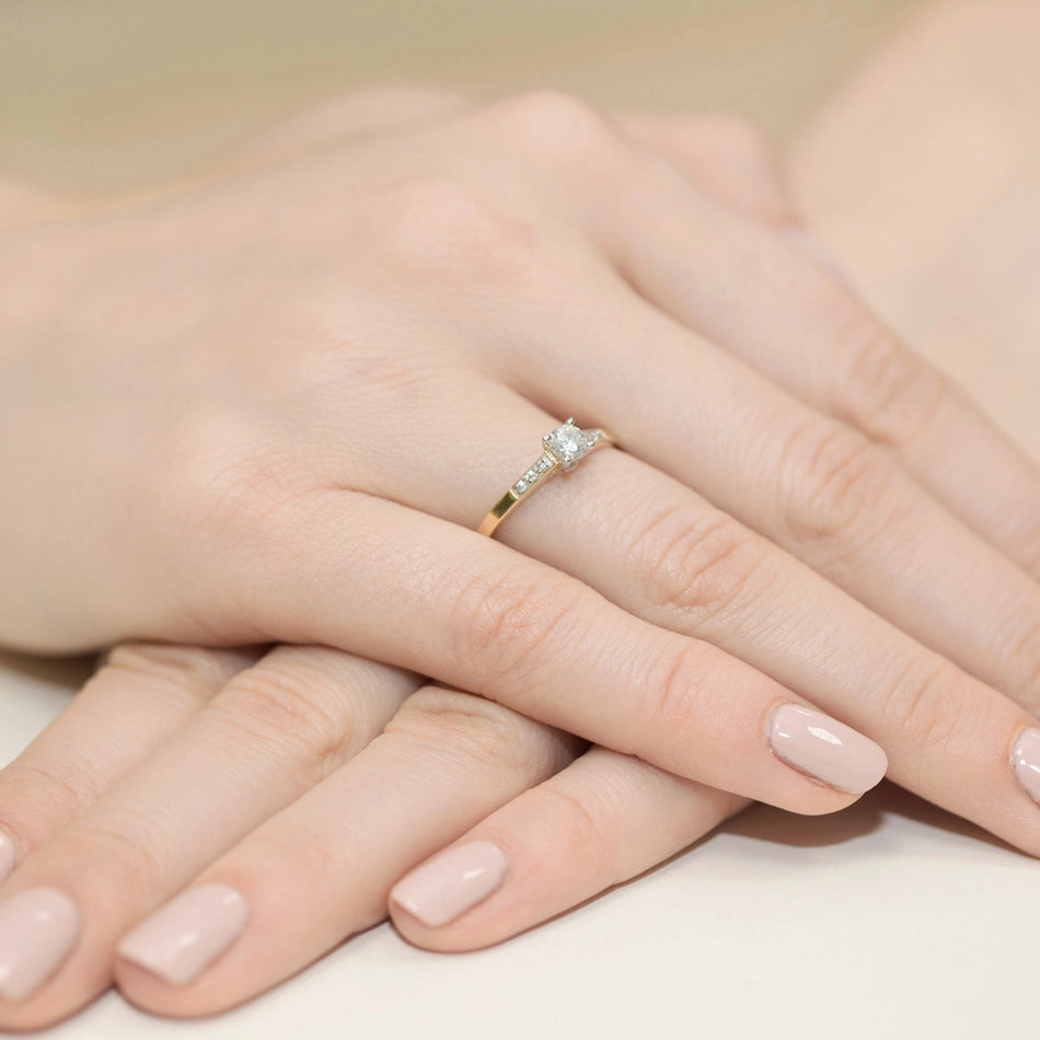 Gold Ring with 0.15ct and 0.06ct Lab-diamonds