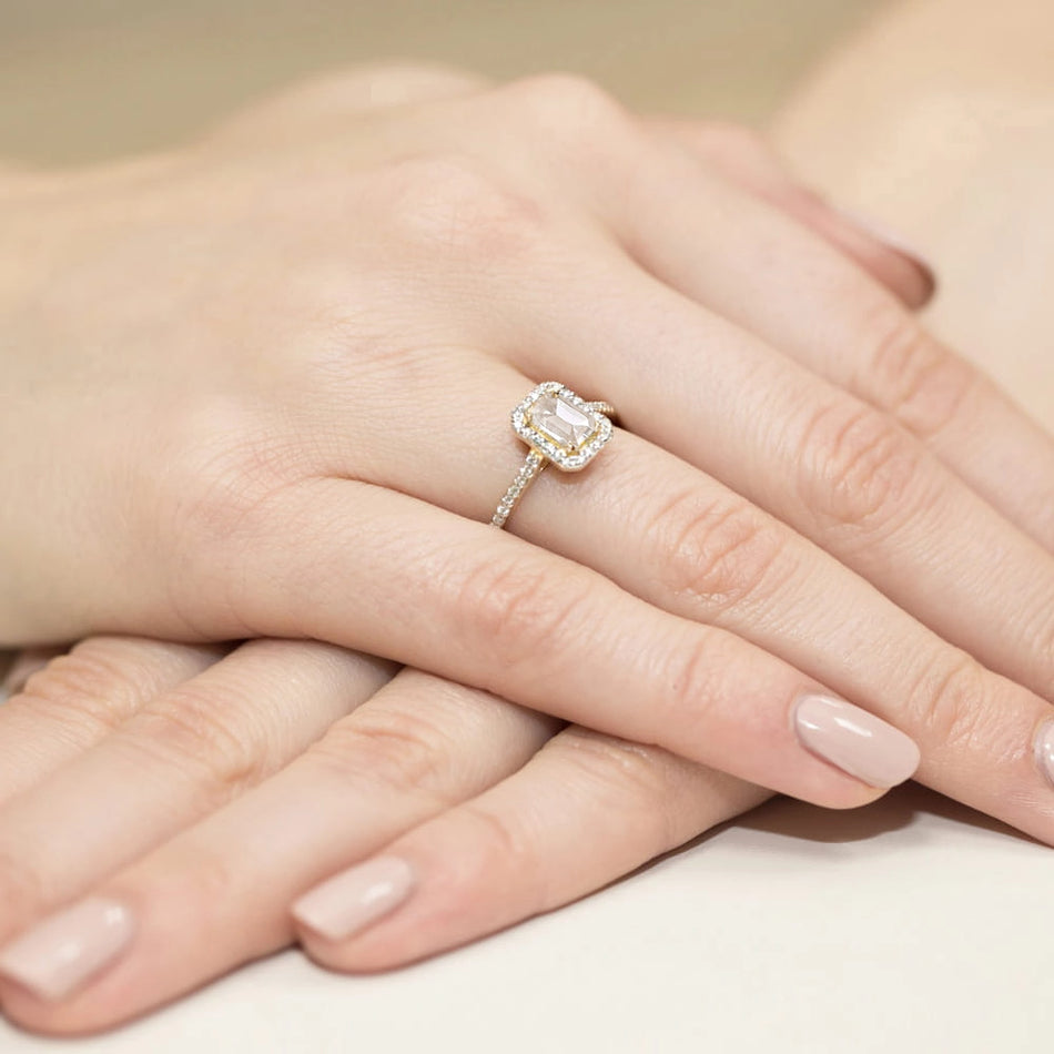 Gold Ring with 0.60ct and 0.19ct Lab-diamonds