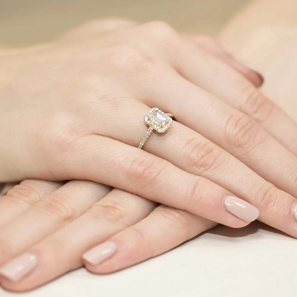 Zlatý prsten s 0,60 ct a 0,19 ct laboratorně pěstovanými diamanty - BRAK FOTO