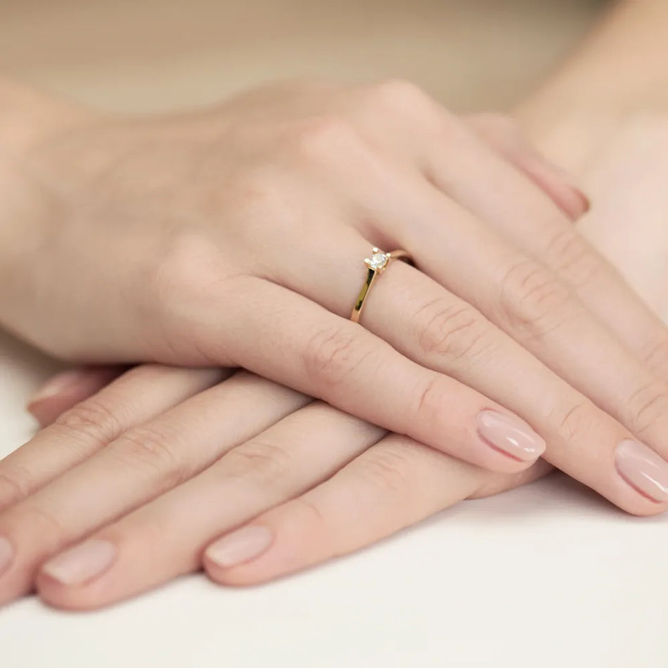 Zlatý prsten s diamantem 0,09 ct