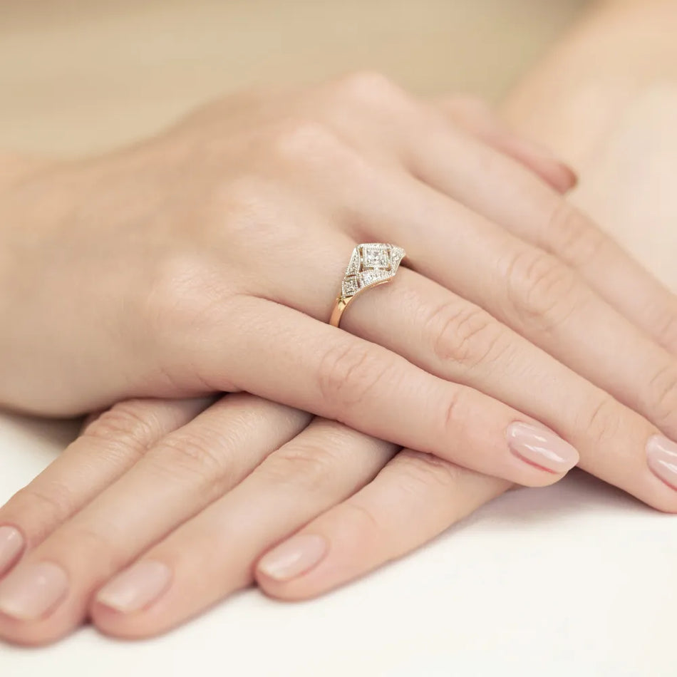 Zlatý prsten s diamanty 0,10 ct a 0,087 ct