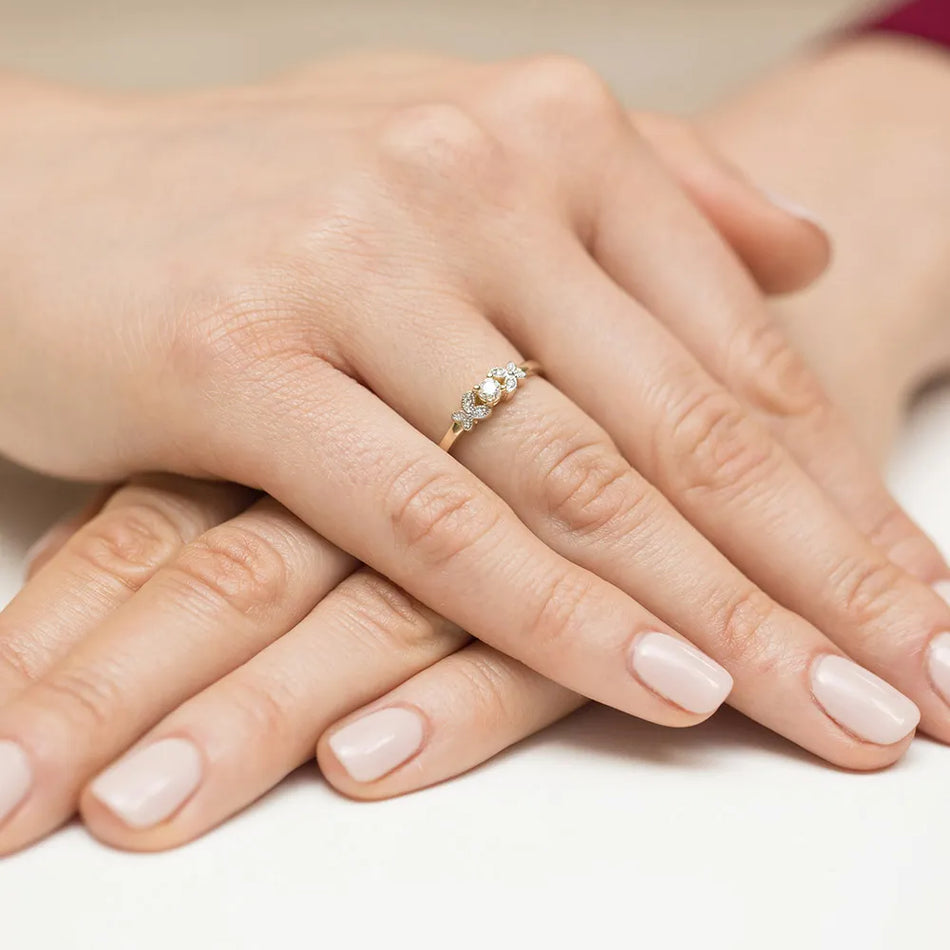 Zlatý prsten s diamanty 0,10 ct a 0,02 ct