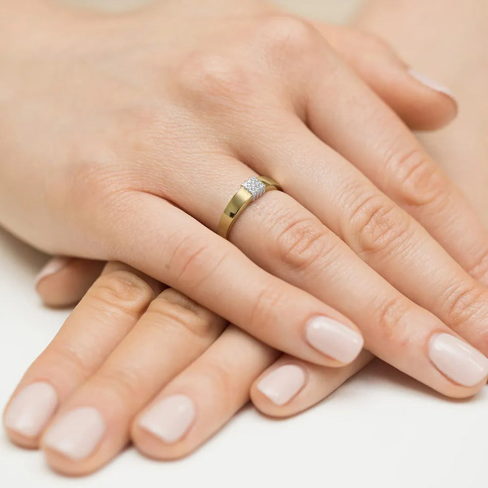 Zlatý prsten s diamanty 0,077 ct