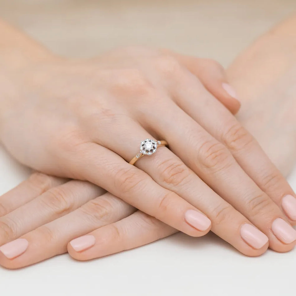 Zlatý prsten s diamanty 0,23 ct a 0,05 ct