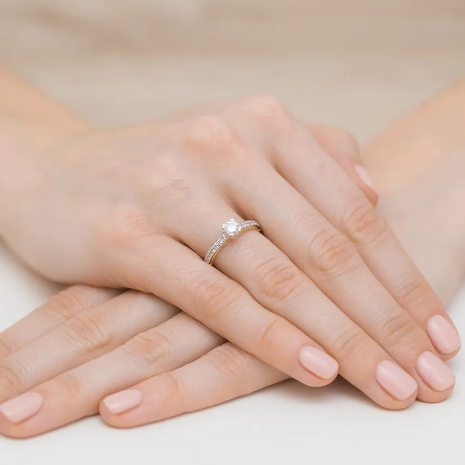 Zlatý prsten s diamanty 0,30 ct a 0,263 ct